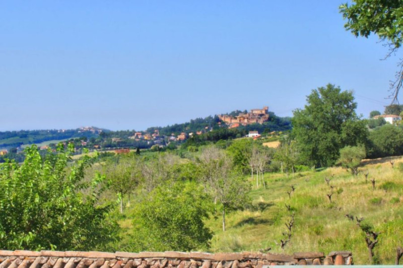 Casa colonica da ristrutturare, vista mare e Castello di Gradara, Marche