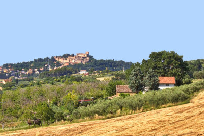 Casa colonica da ristrutturare, vista mare e Castello di Gradara, Marche
