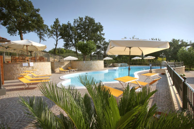 Country house con piscina in vendita nelle Marche