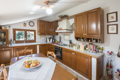 PREZZO RIBASSATO. Grande casale con 4 appartamenti e 2 annessi in vendita Torre di Palme, Marche