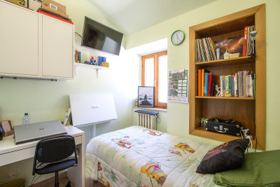 PREZZO RIBASSATO. Grande casale con 4 appartamenti e 2 annessi in vendita Torre di Palme, Marche