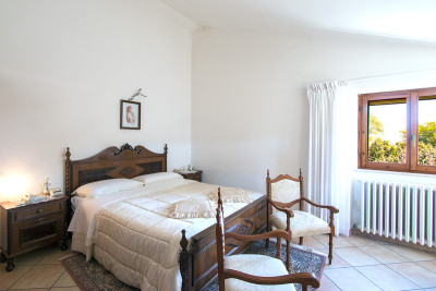 PREZZO RIBASSATO. Grande casale con 4 appartamenti e 2 annessi in vendita Torre di Palme, Marche