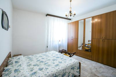 PREZZO RIBASSATO. Grande casale con 4 appartamenti e 2 annessi in vendita Torre di Palme, Marche