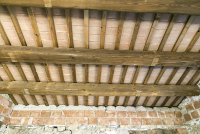 Forte riduzione di prezzo. Casale con 5 appartamenti