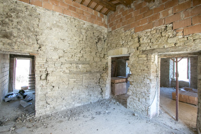 Forte riduzione di prezzo. Casale con 5 appartamenti