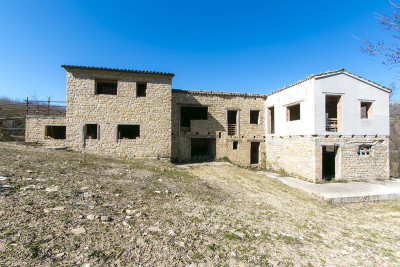 Forte riduzione di prezzo. Casale con 5 appartamenti
