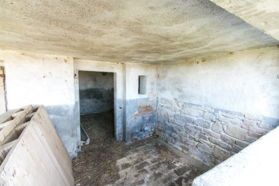 Casale Falerone da ristrutturare in vendita nelle Marche