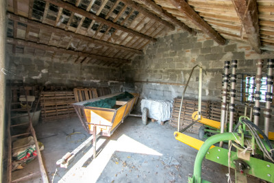 Casale Falerone da ristrutturare in vendita nelle Marche