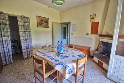 Casali da ristrutturare a Gradara. Vista Castello di Gradara