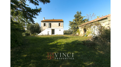 Prezzo ribassato. Casale Roberto con 6,5 ettari di terreno e alberi di ulivo