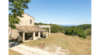 ***VENDUTO RUSTICO NELLE MARCHE ALTIDONA***