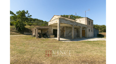 ***VENDUTO RUSTICO NELLE MARCHE ALTIDONA***
