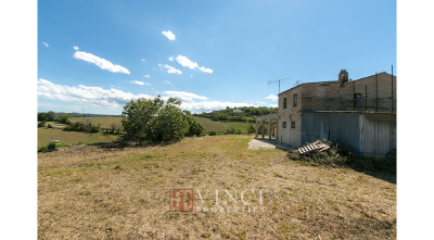 ***VENDUTO RUSTICO NELLE MARCHE ALTIDONA***