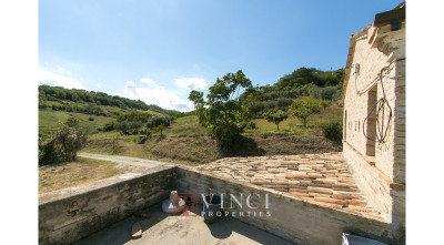 ***VENDUTO RUSTICO NELLE MARCHE ALTIDONA***