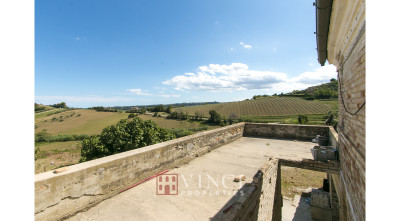 ***VENDUTO RUSTICO NELLE MARCHE ALTIDONA***