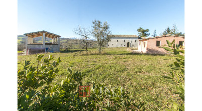 Casale con vari annessi