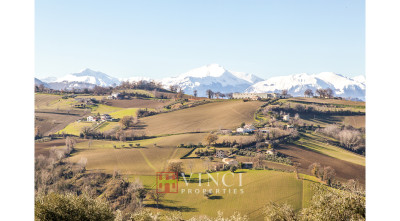 Casale con vari annessi