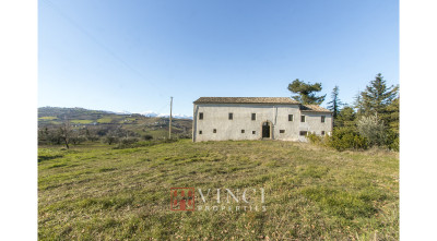 Casale con vari annessi