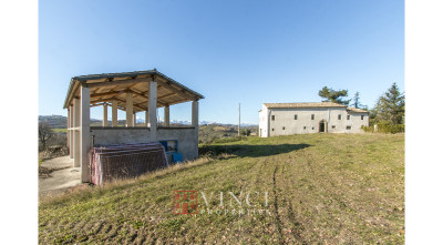 Casale con vari annessi