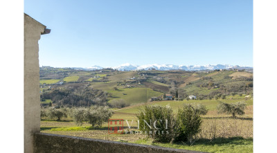 Casale con vari annessi