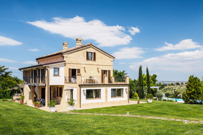 Casale B&B con infinity pool, pannelli fotovoltaici