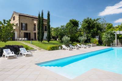 Casale B&B con infinity pool, pannelli fotovoltaici