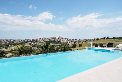 Casale B&B con infinity pool, pannelli fotovoltaici