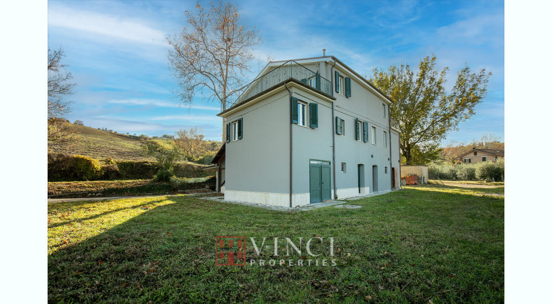 Porzione di casale in vendita nelle Marche a Montalto