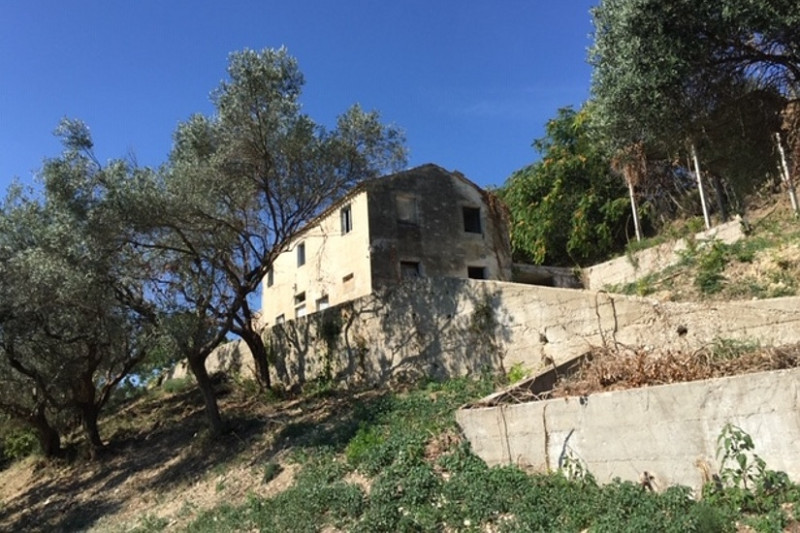 Cupra Marittima - casale e terreno edificabile vista mare