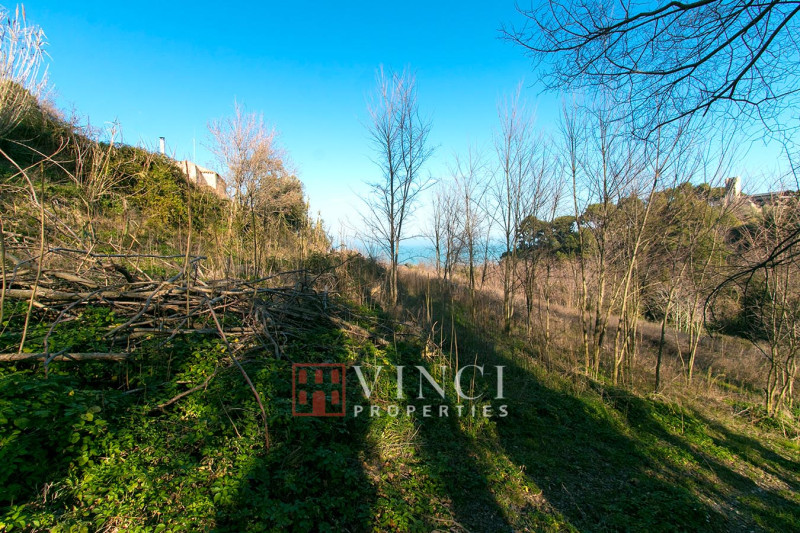 Cupra Marittima - casale e terreno edificabile vista mare