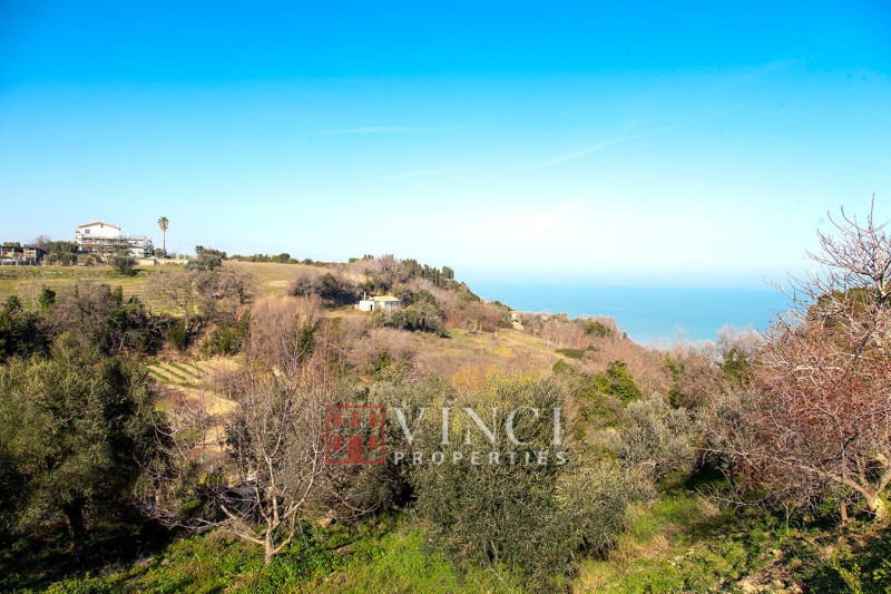 Cupra Marittima - casale e terreno edificabile vista mare
