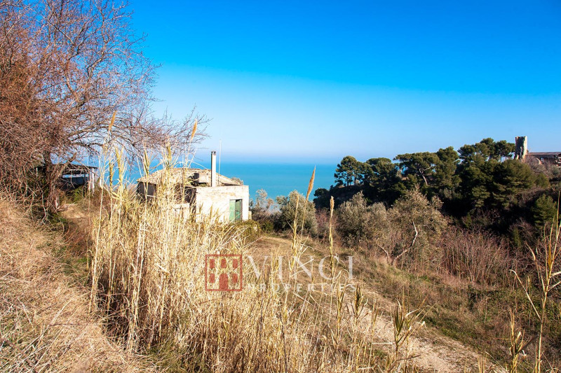 Cupra Marittima - casale e terreno edificabile vista mare