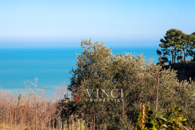 Cupra Marittima - casale e terreno edificabile vista mare