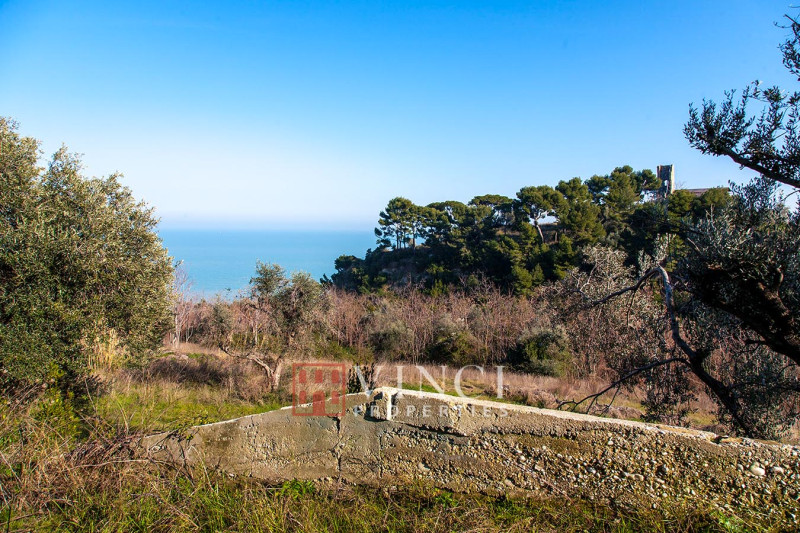 Cupra Marittima - casale e terreno edificabile vista mare