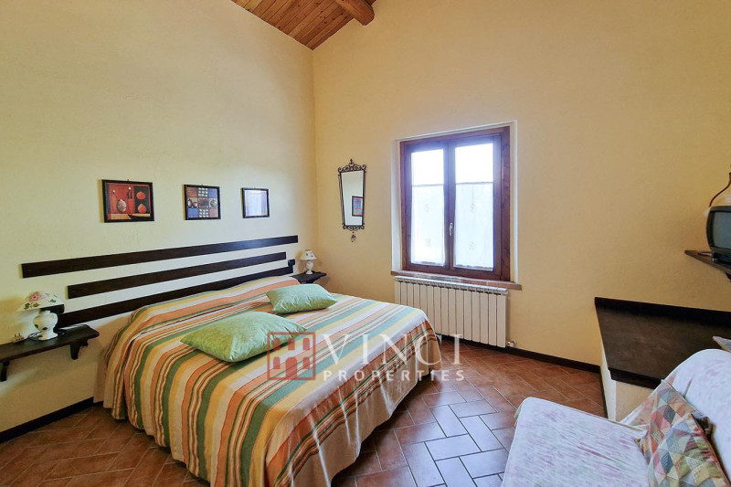 PORZIONE CASALE MONTEGRIDOLFO