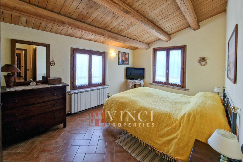 PORZIONE CASALE MONTEGRIDOLFO