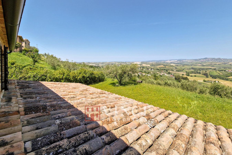 PORZIONE CASALE MONTEGRIDOLFO