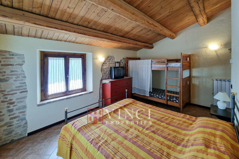 PORZIONE CASALE MONTEGRIDOLFO