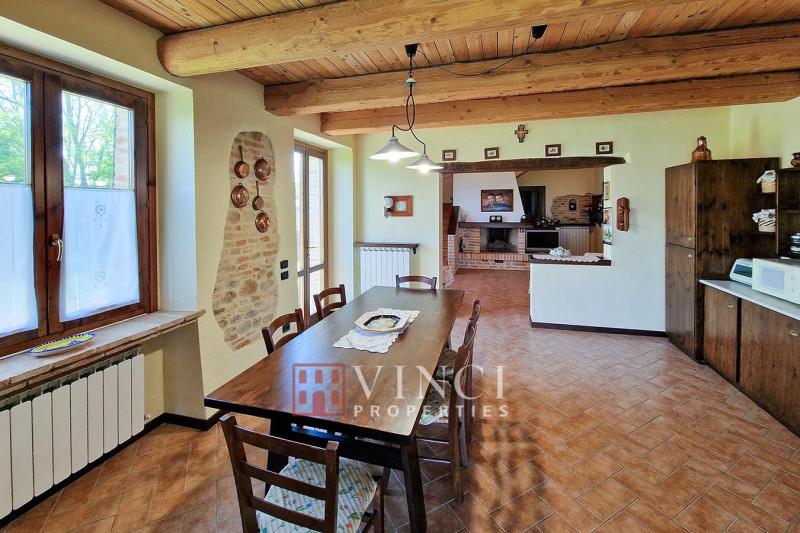 PORZIONE CASALE MONTEGRIDOLFO