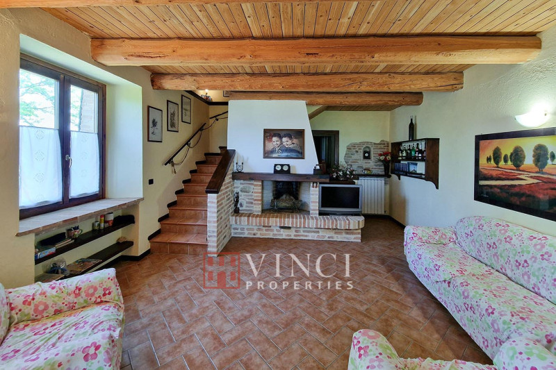 PORZIONE CASALE MONTEGRIDOLFO