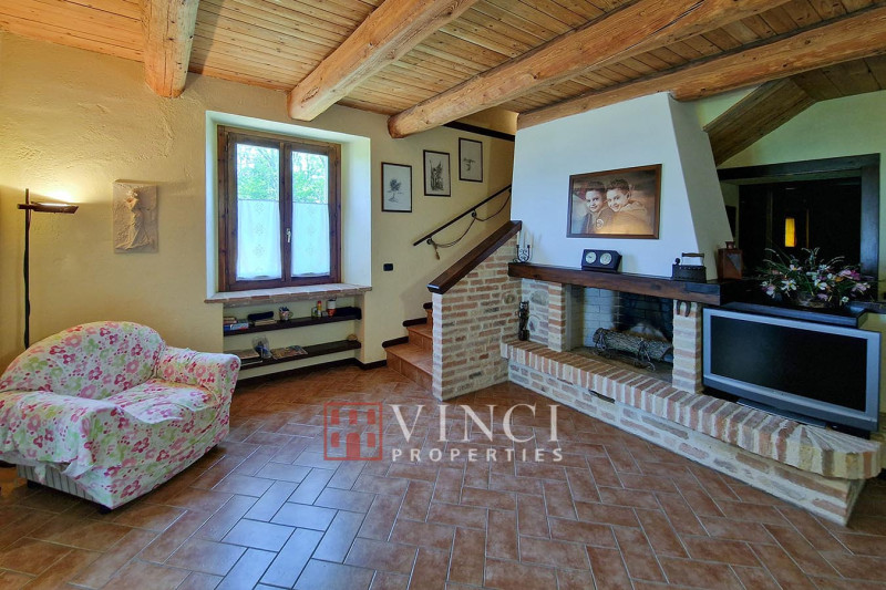 PORZIONE CASALE MONTEGRIDOLFO