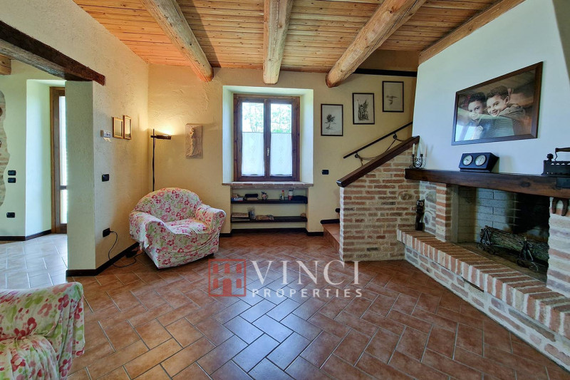 PORZIONE CASALE MONTEGRIDOLFO