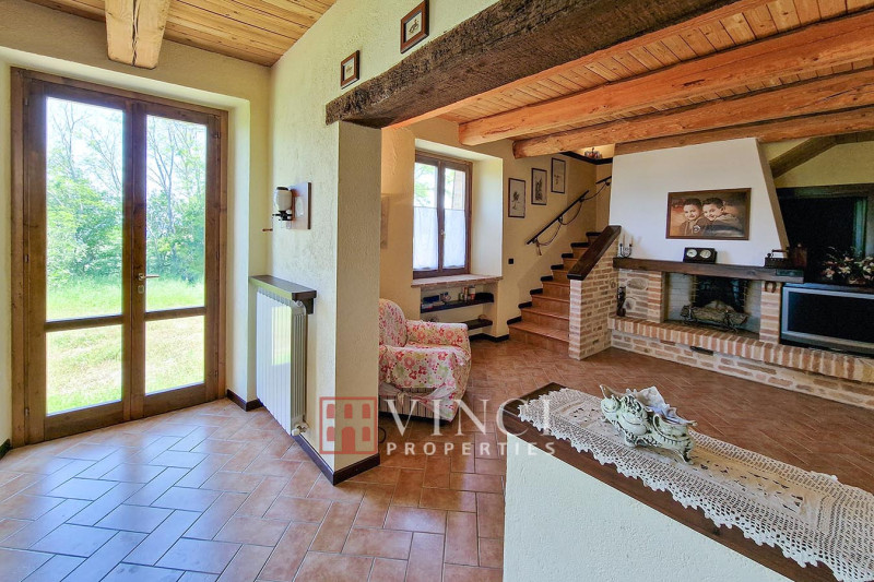 PORZIONE CASALE MONTEGRIDOLFO