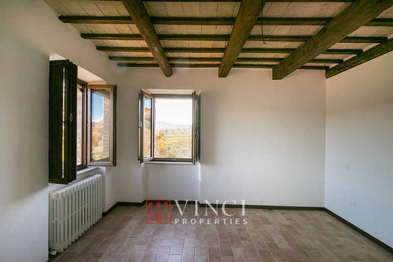 Porzione di casale Falerone, Marche