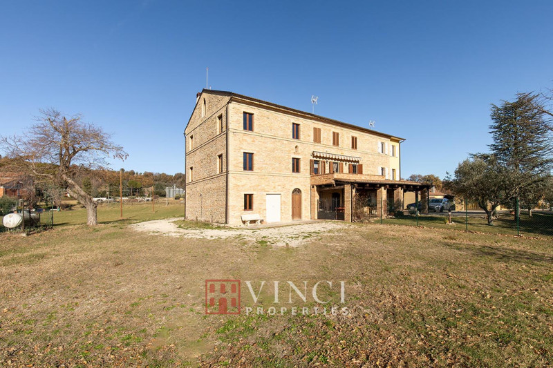 Porzione di casale Falerone, Marche