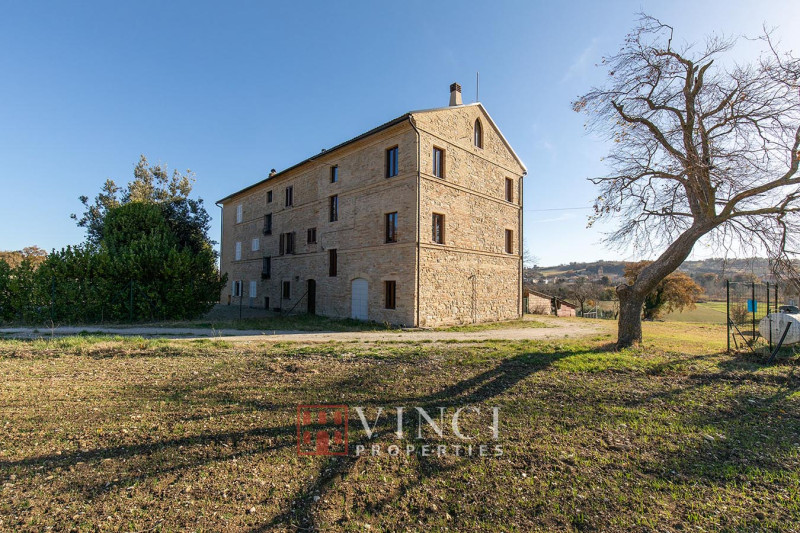 Porzione di casale Falerone, Marche