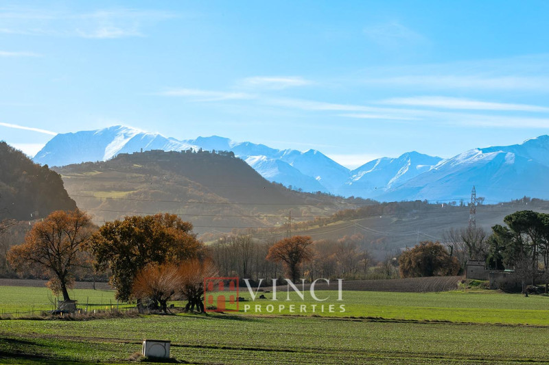 Porzione di casale Falerone, Marche
