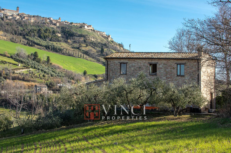 Casale il Panorama in vendita a Monterubbiano nelle Marche