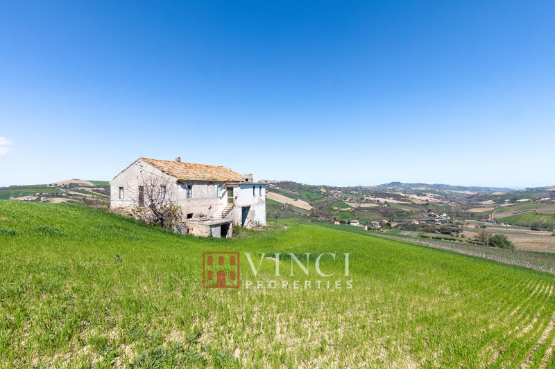 Casale Maliscia vista mare