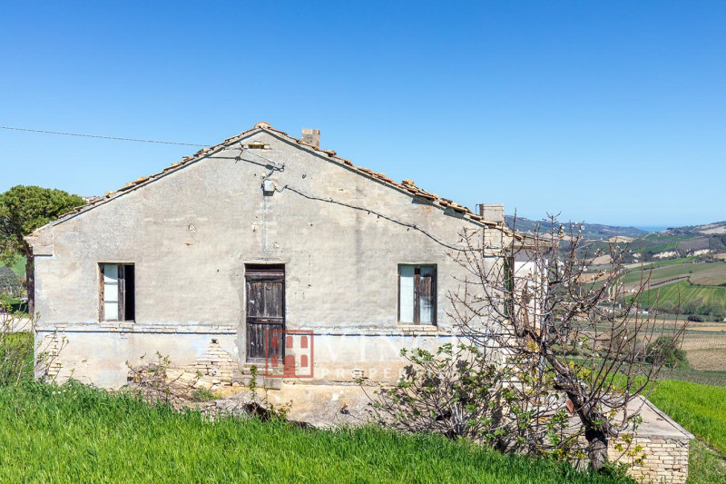 Casale Maliscia vista mare